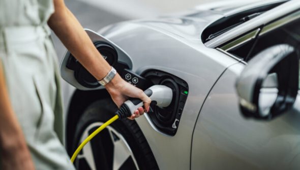 Recharge de voiture électrique // Source : Jaguar