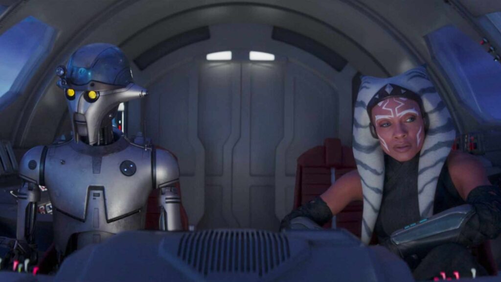 Le robot Huyang et Ahsoka  // Source : Lucasfilm / Disney+