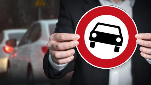 Automobile interdite // Source : PIxabay - geralt