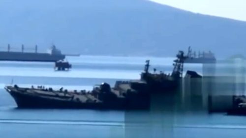 Les images du navire russe endommagé ce 4 août.  // Source : Telegram / Лачен пише