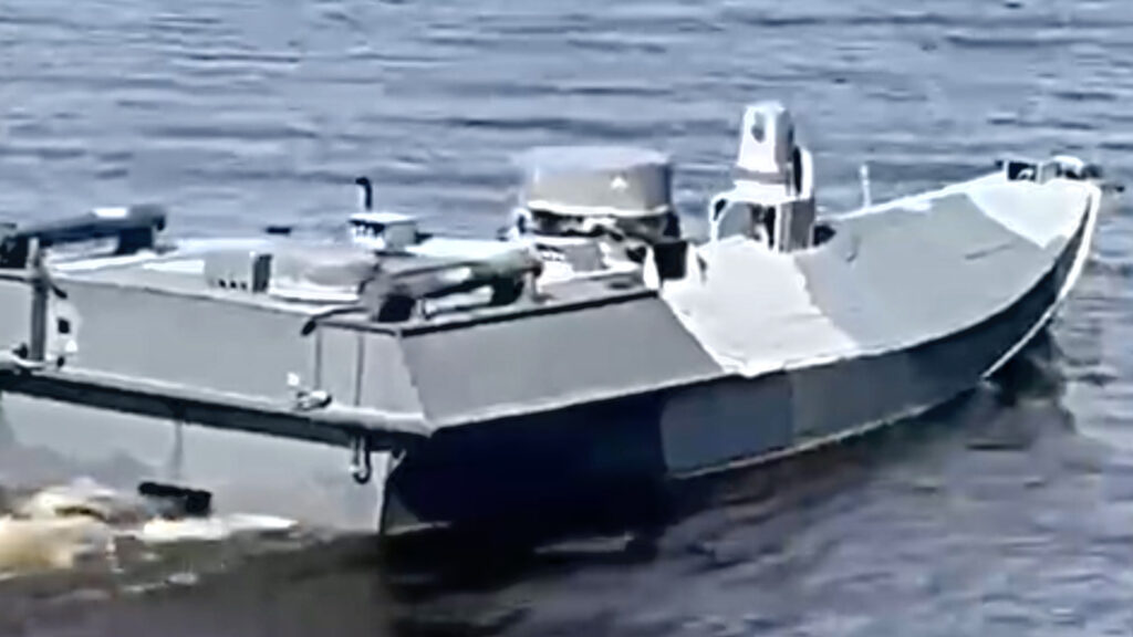 Ce nouveau modèle est plus lourd que les précédents drones navals ukrainiens. // Source : Forces armées ukrainiennes