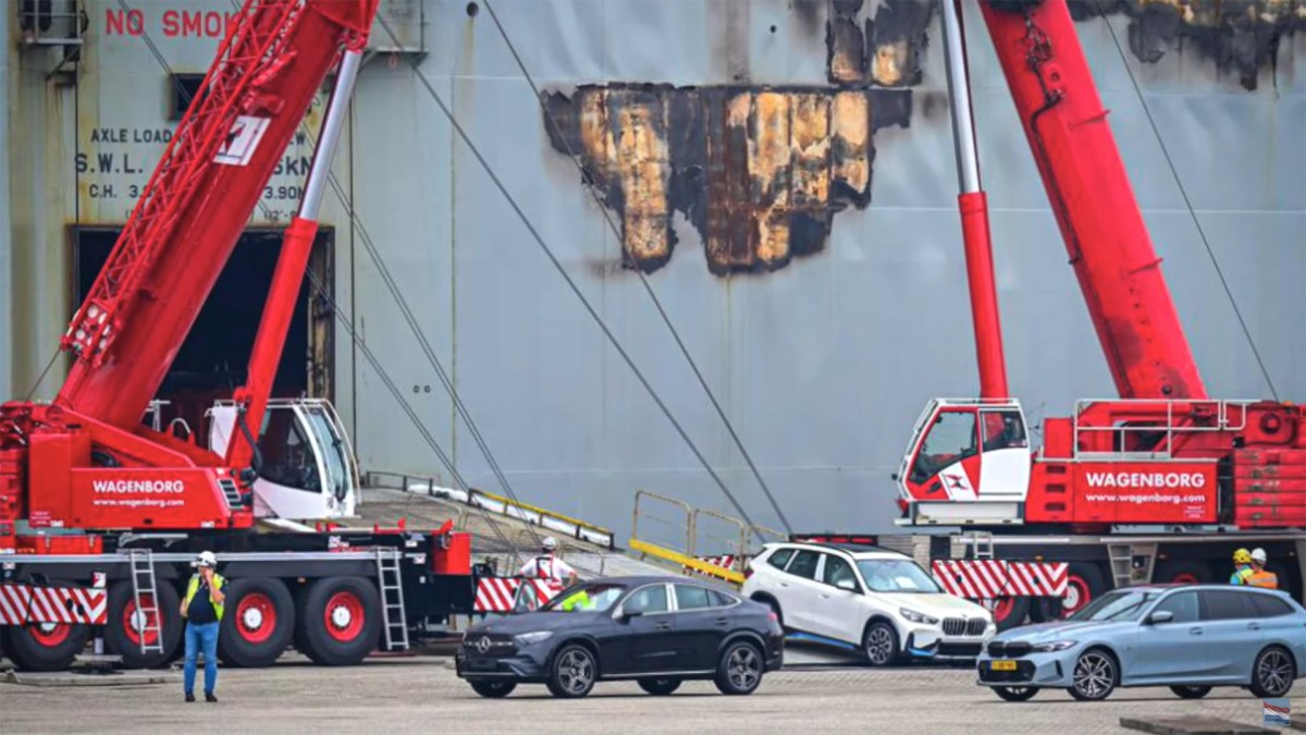 Evacuatation des voitures du Fremantle Highway // Source : Extrait video 