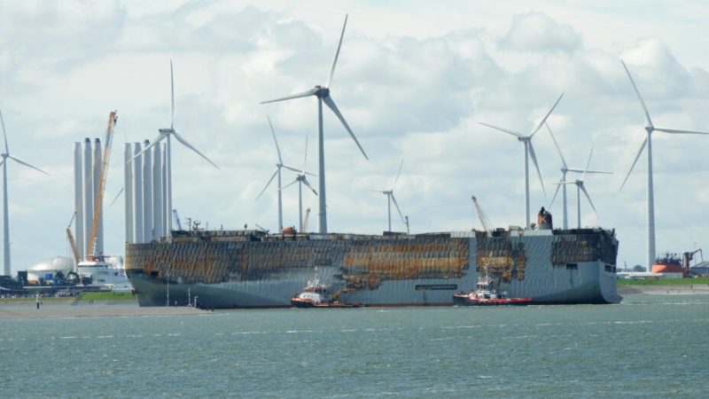 Le mystère du cargo incendié s’épaissit : les voitures électriques sont quasi intactes