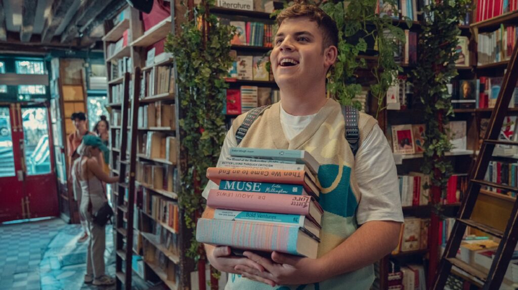 Conclusion : il faut aimer la vie comme Isaac aime les librairies // Source : Netflix