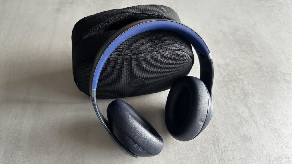 Beats Studio Pro headphones // Source: Maxime Claudel for Numerama