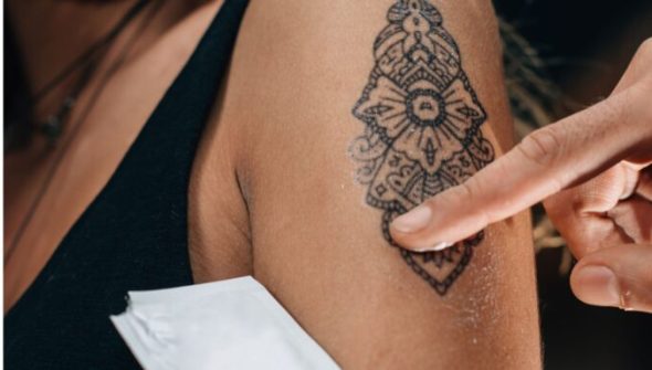 Tatouage temporaire  // Source : Canva