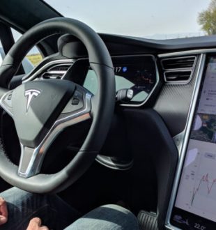 Autopilot dans le Model X // Source : Raphaelle