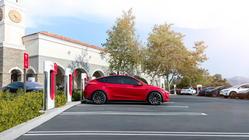 Tesla en pause supercharge  // Source : Tesla