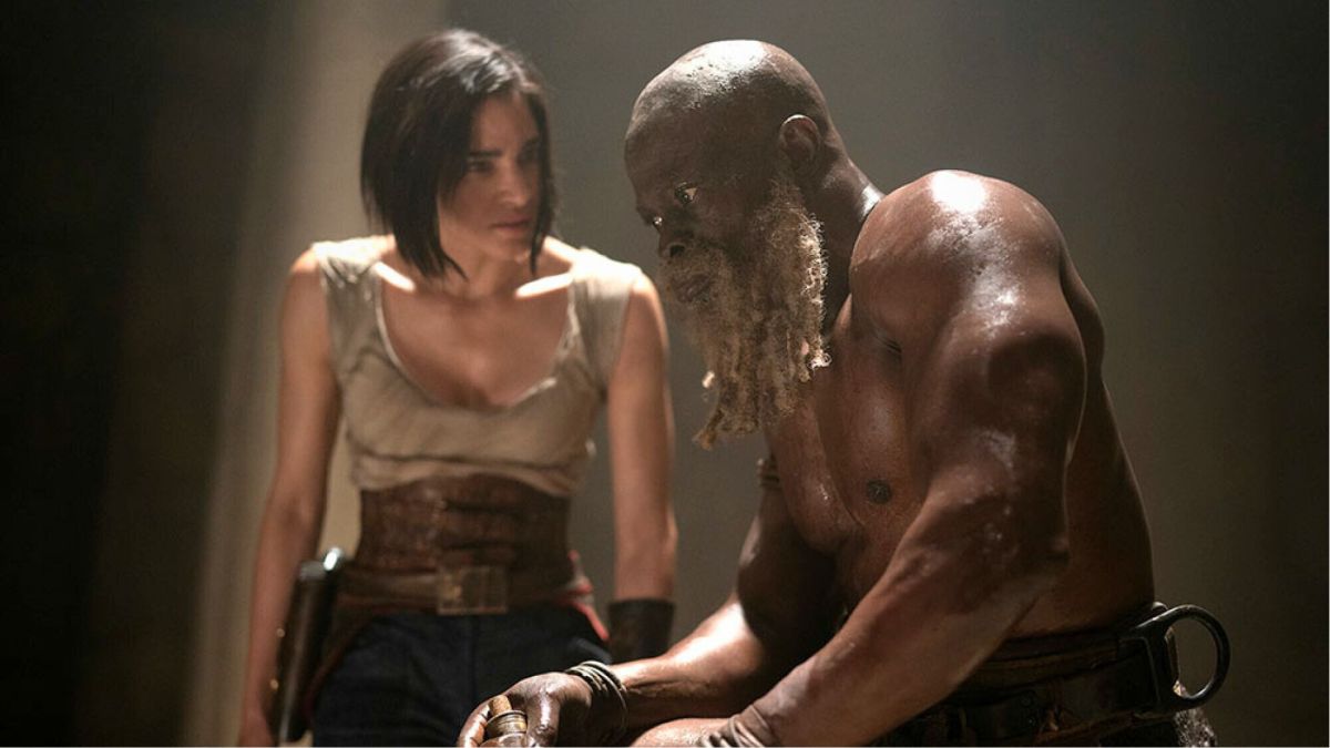 Djimon Hounsou est Titus, ici aux côtés de Kora (Sofia Boutella). // Source : Netflix