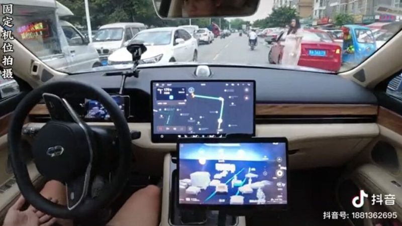 Huawei fait une démo bluffante de conduite autonome dans une rue chaotique
