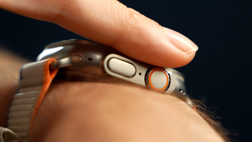 L'Apple Watch Ultra 2 est toujours une vraie merveille de design. Tout est millimétré. // Source : Thomas Ancelle pour Numerama