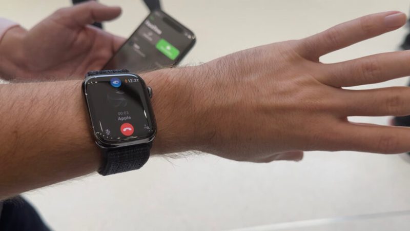 On a testé le nouveau geste de l’Apple Watch : plus besoin de toucher l’écran avec son nez