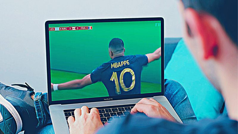 Ce gang piratait les signaux TV des matchs de football pour parier avant tout le monde