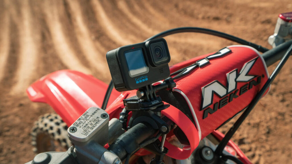 Les GoPro peuvent se fixer à presque tout, à condition d'avoir les bons accessoires // Source : GoPro