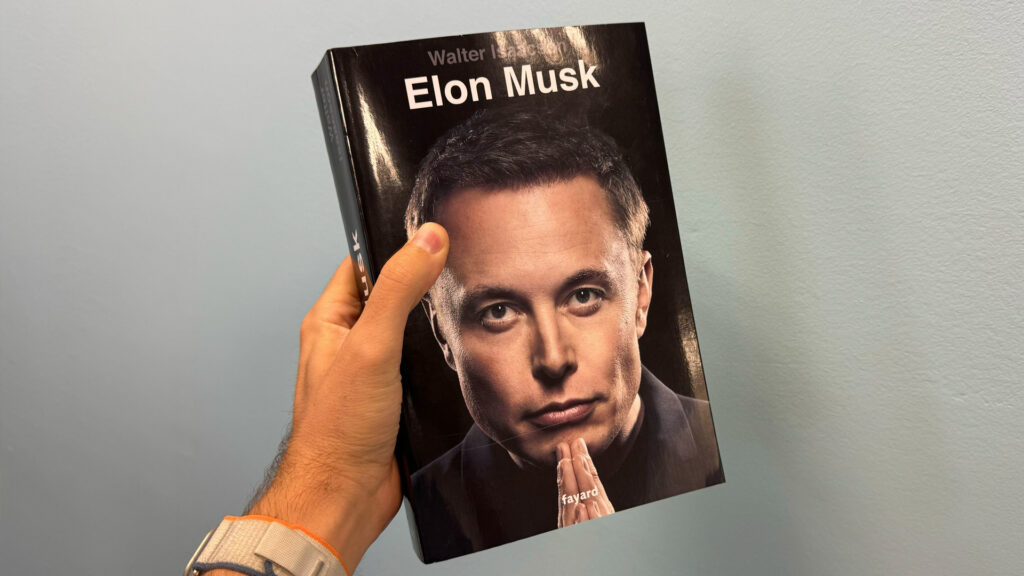 Le livre de Walter Isaacson, sur Elon Muks; // Source : Numerama