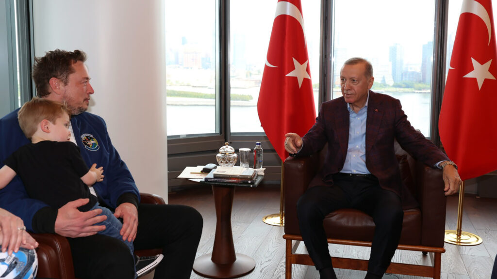 Rencontre du président turque Erdogan avec Elon Musk (et son fils) // Source : @iletisim sur X