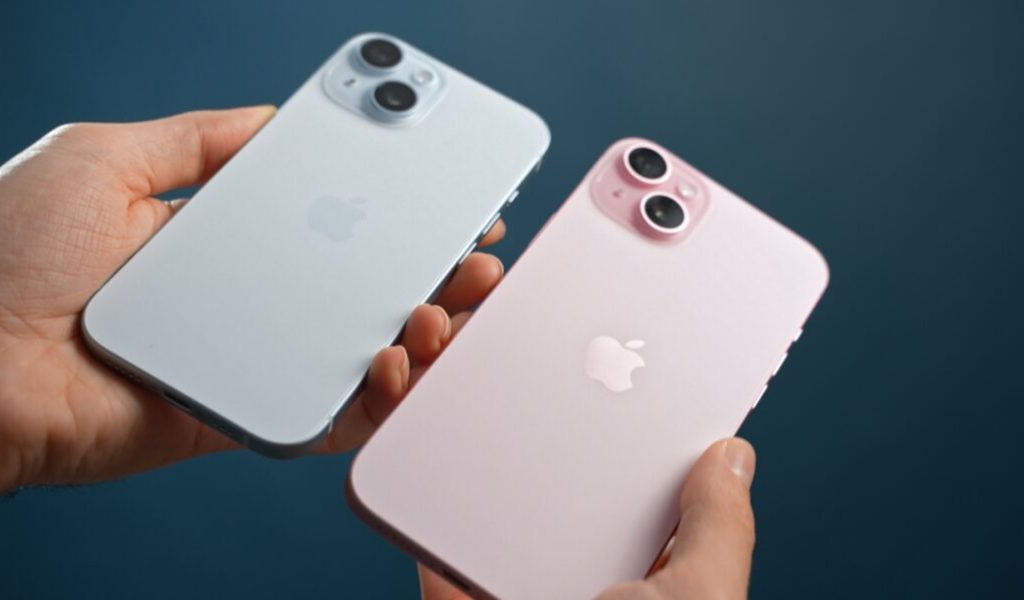 iPhone 15 et iPhone 15 Plus // Source : Thomas Ancelle / Numerama