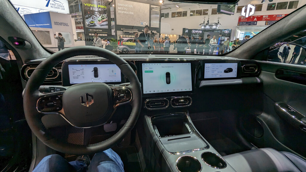 Interior of the Leapmotor C01 sedan // Source: Raphaelle Baut