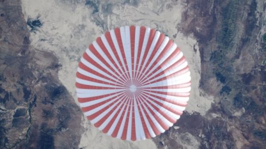 Parachute d'OSIRIS-REx. // Source : Capture YouTube Nasa Goddard