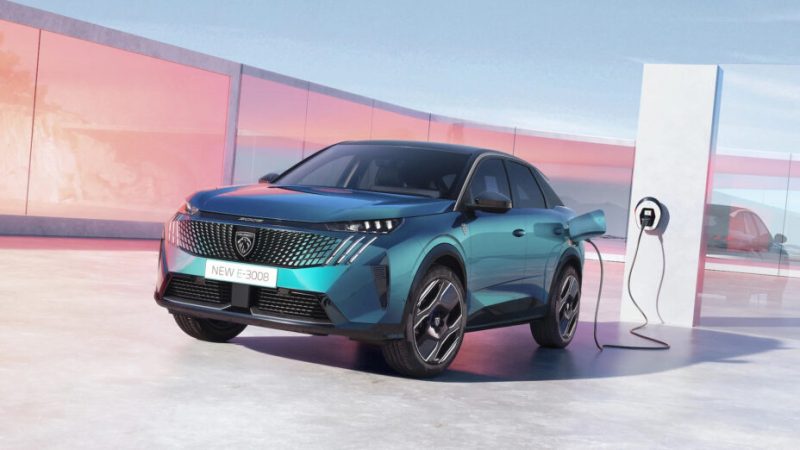 Le nouveau Peugeot e-3008 pèse plus de 2 tonnes : n’est-ce pas un peu démesuré ?