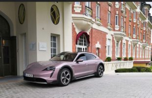 Porsche Taycan Cross Turismo à plus de 100 000 € // Source : Raphaelle Baut