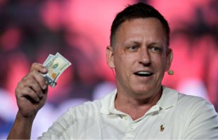 Peter Thiel est un personne à contre courant dans la Silicon Valley. // Source : Yahoo Video Conference