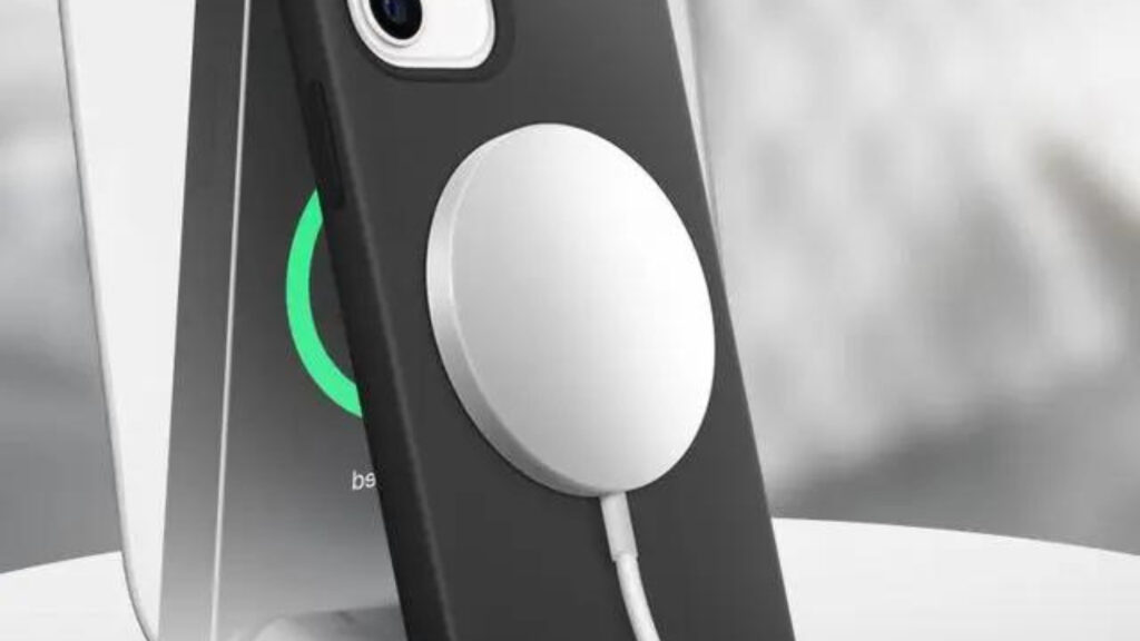 Le chargeur se positionne bien sur les iPhone à partir du 12 // Source : Apple