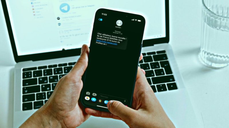SMS « NAVIGO » : comment les arnaqueurs font-ils pour usurper l’identité si facilement ?