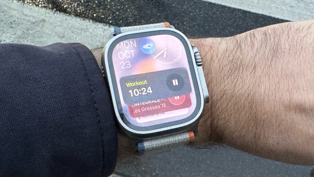 Le double tap de l'Apple Watch Ultra 2 // Source : Numerama