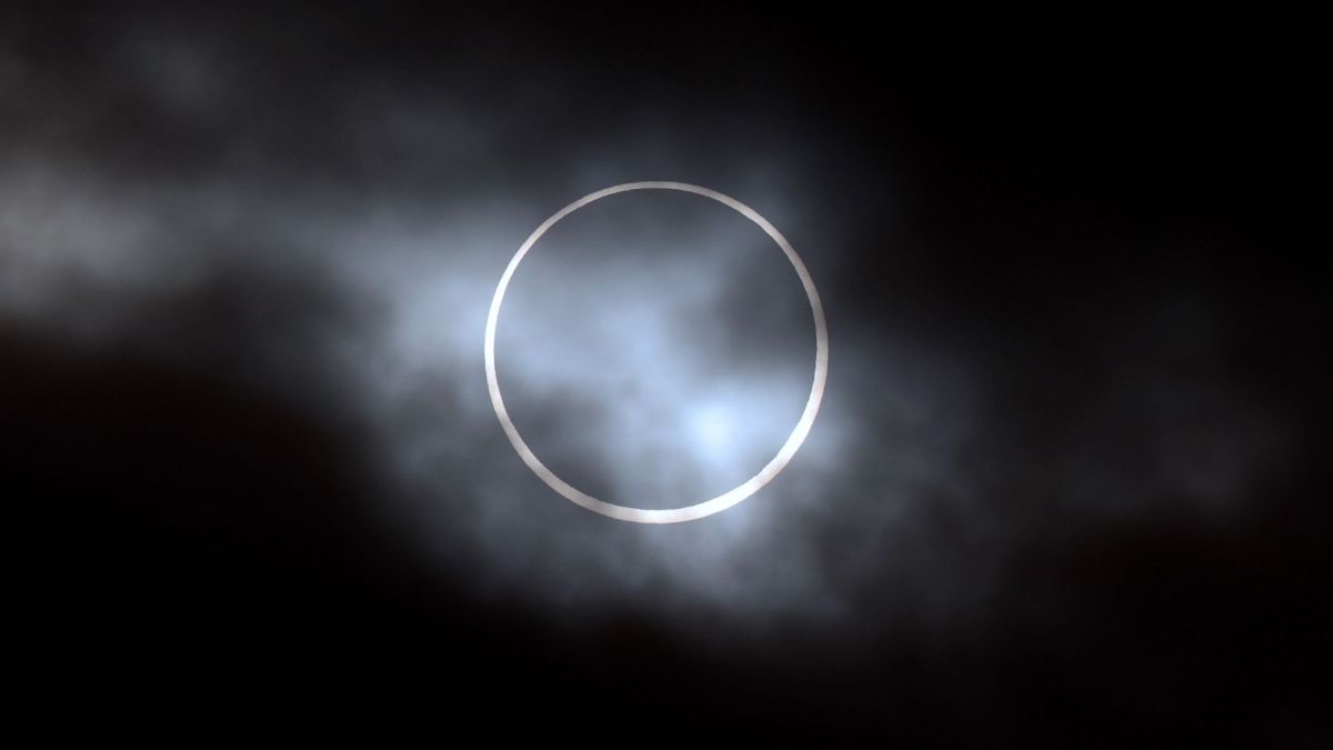 L'éclipse vue du parc nationale de Crater Lake, dans l'Oregon. // Source : Flickr/CC/Aaron Maizlish (photo recadrée)