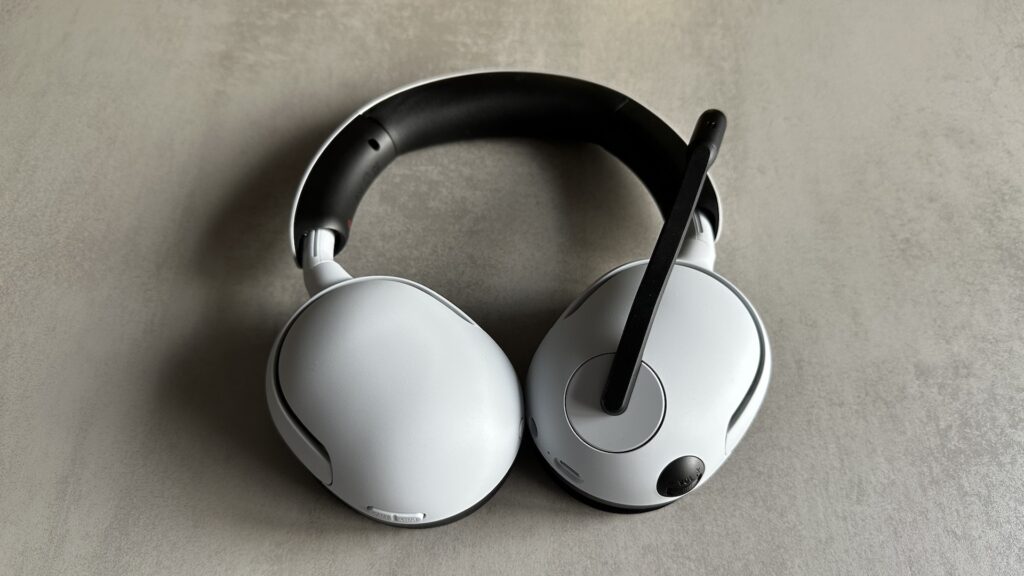 Sony Inzone H5 headphones // Source: Maxime Claudel for Numerama
