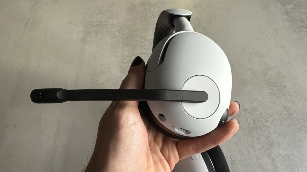 Sony Inzone H5 headphones // Source: Maxime Claudel for Numerama