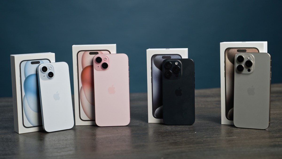 Les iPhone 15 et leurs boîtes. // Source : Thomas Ancelle / Numerama