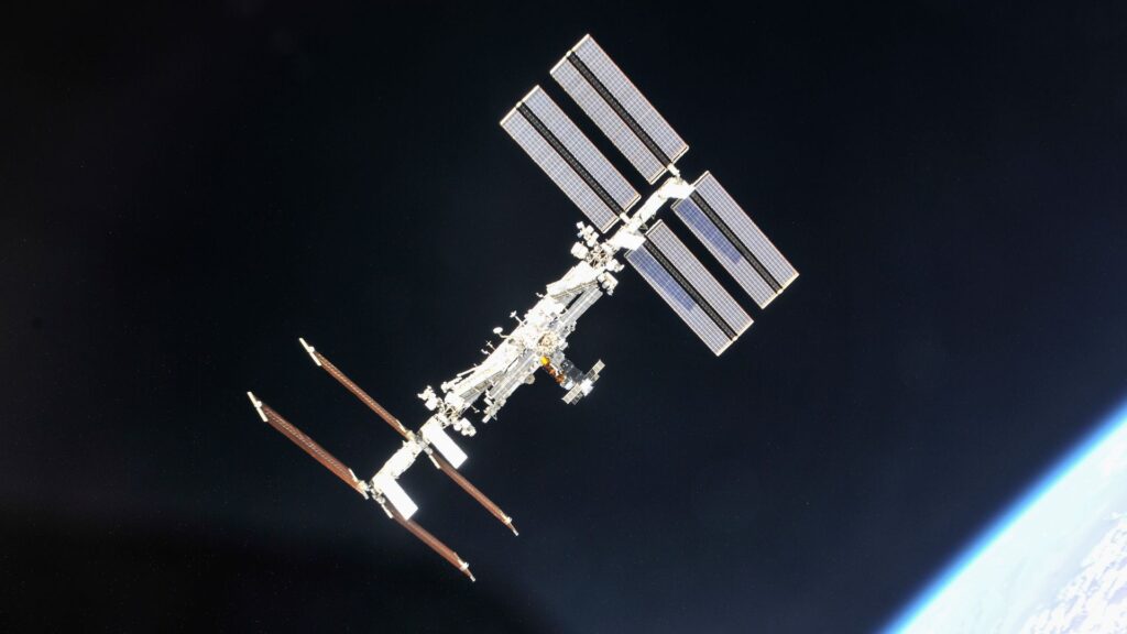 Międzynarodowa Stacja Kosmiczna.  // Źródło: NASA/Roscosmos (przycięty obraz)