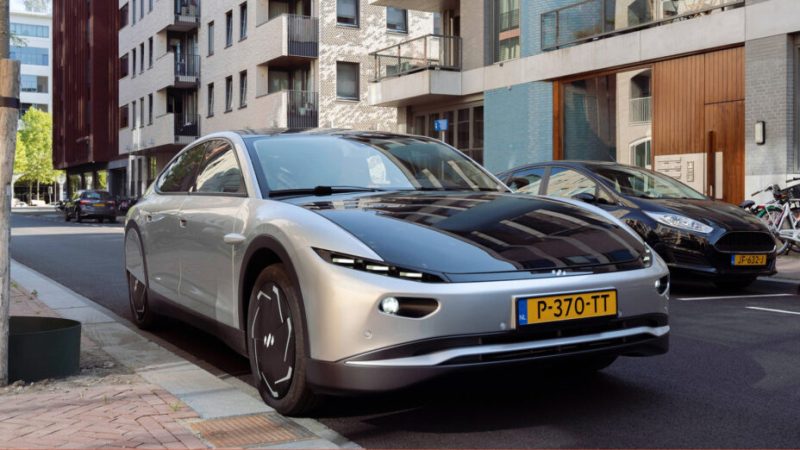 La voiture solaire de Lightyear tombe à l’eau dans l’indifférence générale