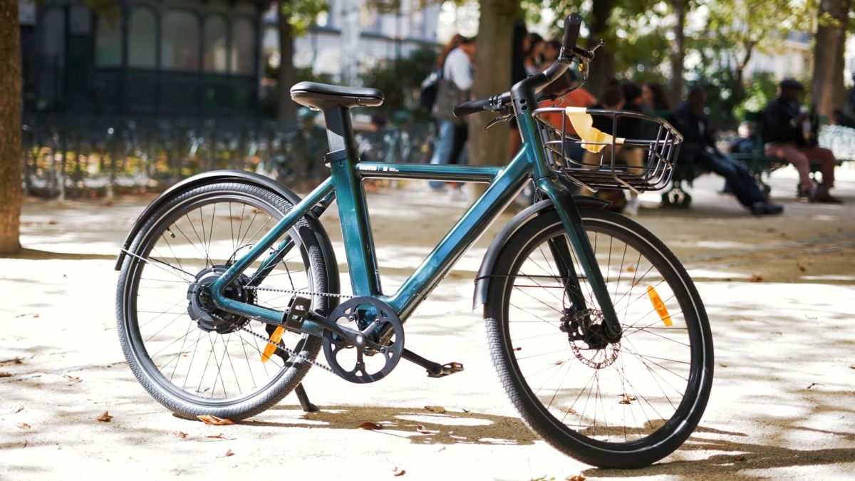 Le vélo électrique Motto Two est disponible uniquement en vert anglais