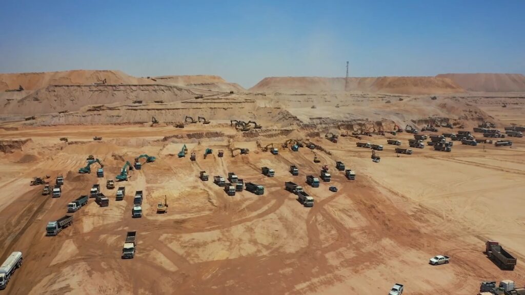Images of the construction of The Line, in Saudi Arabia // Source: Neom / YouTube