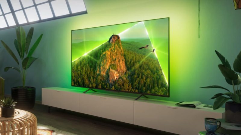 Cet immense TV OLED de Philips avec Ambilight perd 500 € avant la Coupe du Monde