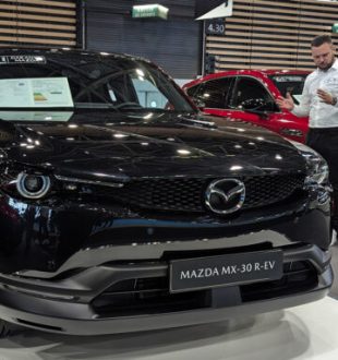 Mazda MX-30 au salon de Lyon // Source : Raphaelle Baut