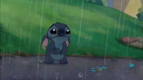 Triste sous la pluie // Source : Extrait Lilo & Stitch
