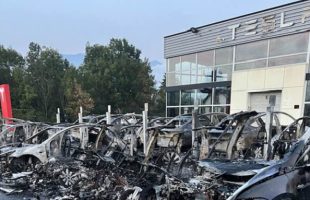 Incendie au centre Tesla Chambery de Chignin  // Source : Maire de Chignin - Michel Ravier