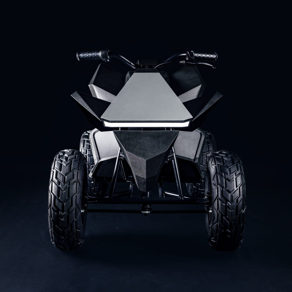 Un vrai look de Cybertruck pour le Cyberquad // Source : Tesla