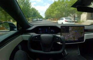 Démonstration conduite autonome FSD V12 // Source : Extrait vidéo Tesla