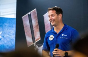 Sourire Colgate. // Source : CNES / Lancelot Frédéric, 2022 (photo recadrée)