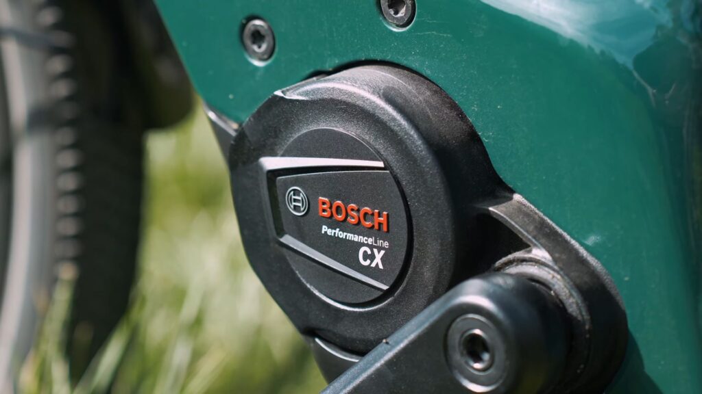 Le moteur Bosch performance line CX du Trek Allant+ 6 est placé au niveau du pédalier // Source : Numerama