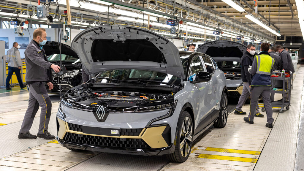 Renault Mégane e-tech factory // Source: Renault