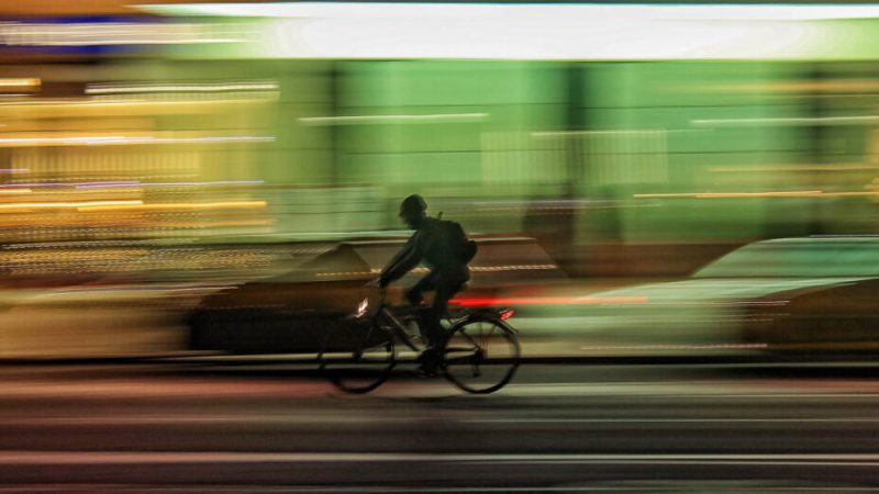 Comment bien choisir ses éclairages vélo pour rouler en ville