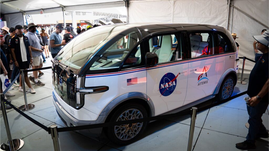 Le véhicule de transport de l'équipage Artémis II, de l'extérieur. // Source : Canoo/Nasa