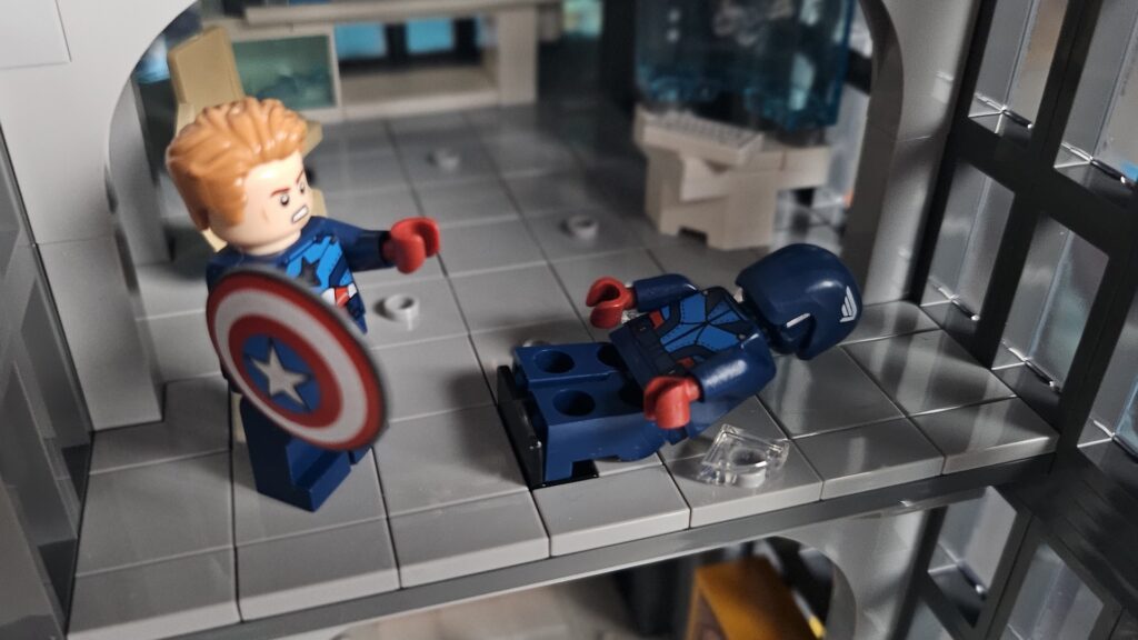 Tour Avengers en Lego // Source : Maxime Claudel pour Numerama