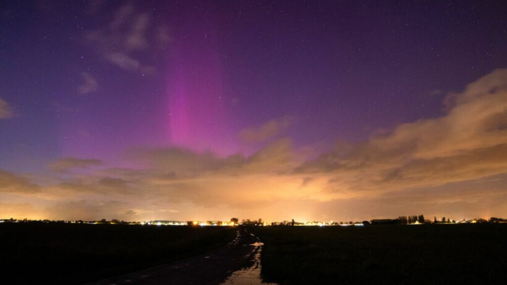 The Northern Lights as seen from Pas-de-Calois.  // Source: X via @infoclimat (cropped photo)